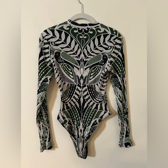 Farm Rio Printed Stretchy Bodysuit long sleeves size M - Picture 3 of 5
